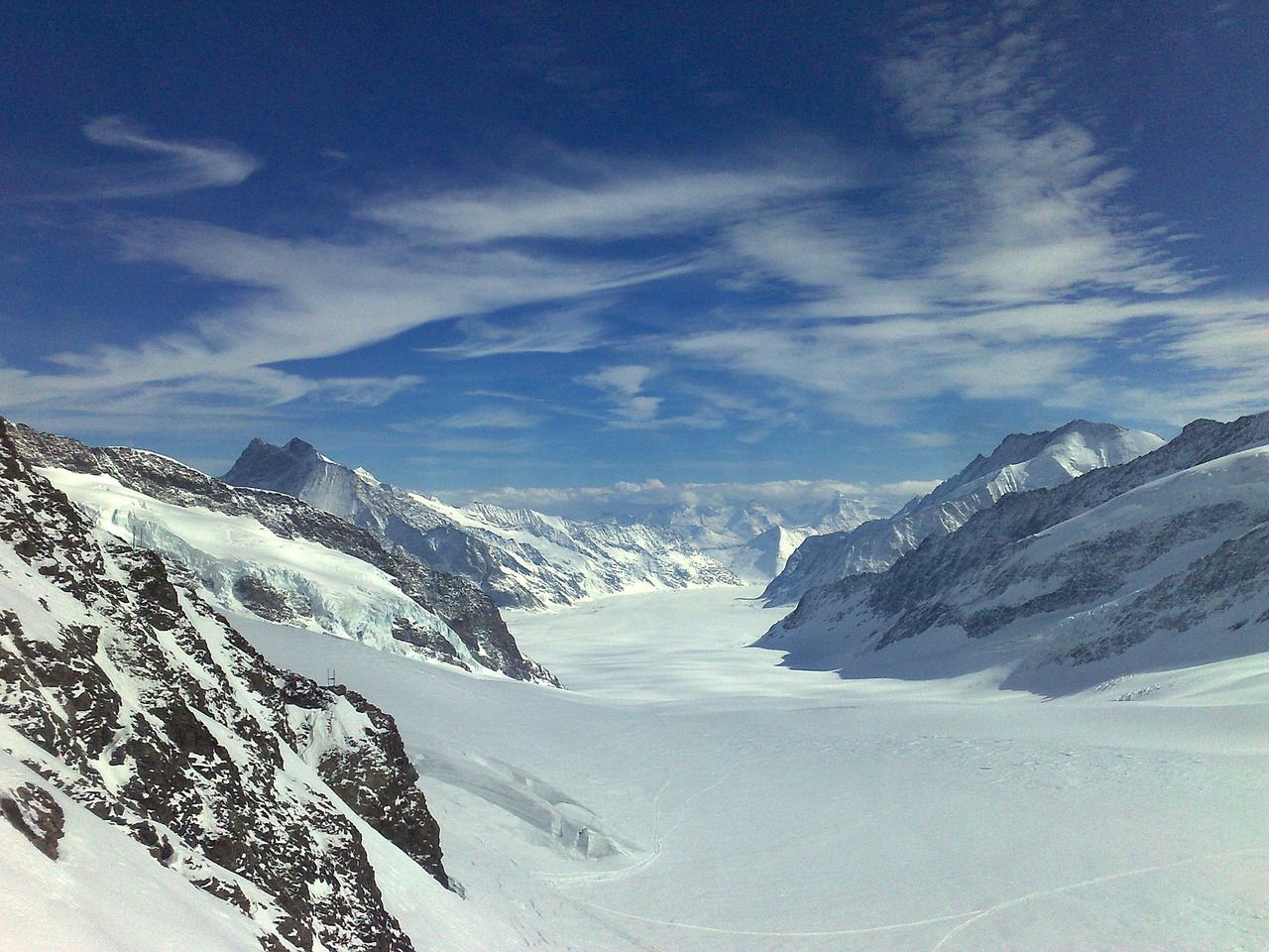 découvrez tout sur les glaciers : leur formation, leur impact sur l'environnement et leur importance dans le climat mondial.