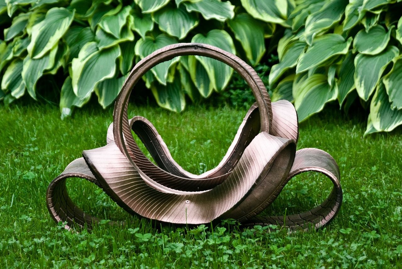 découvrez l'upcycling, une démarche écologique qui transforme les déchets en objets de valeur, alliant créativité et développement durable.