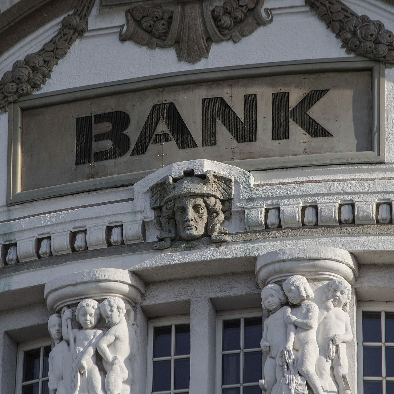 découvrez l'univers des banques : services financiers, options de comptes, crédits, et conseils pour la gestion de votre argent. tout ce qu'il faut savoir pour gérer vos finances efficacement.