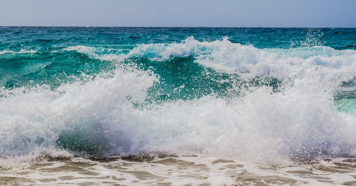 découvrez les perspectives passionnantes de l'énergie marine, une source d'énergie renouvelable prometteuse qui utilise la puissance des océans pour générer de l'électricité durable. plongez dans les innovations et les technologies émergentes qui façonnent l'avenir de l'énergie verte.