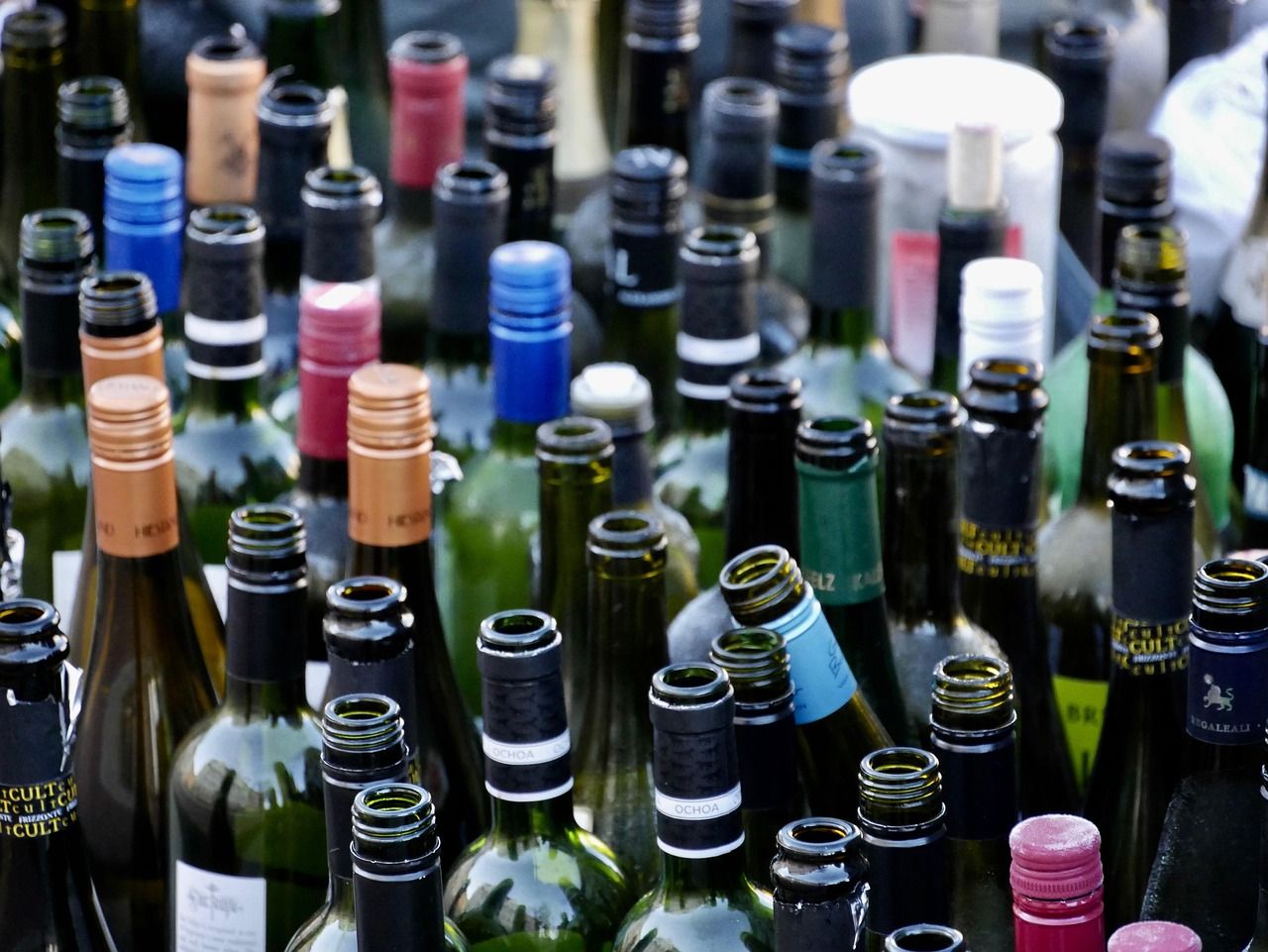 découvrez l'importance du recyclage des bouteilles en verre pour préserver l'environnement et réduire les déchets. apprenez comment trier et recycler efficacement vos bouteilles en verre.
