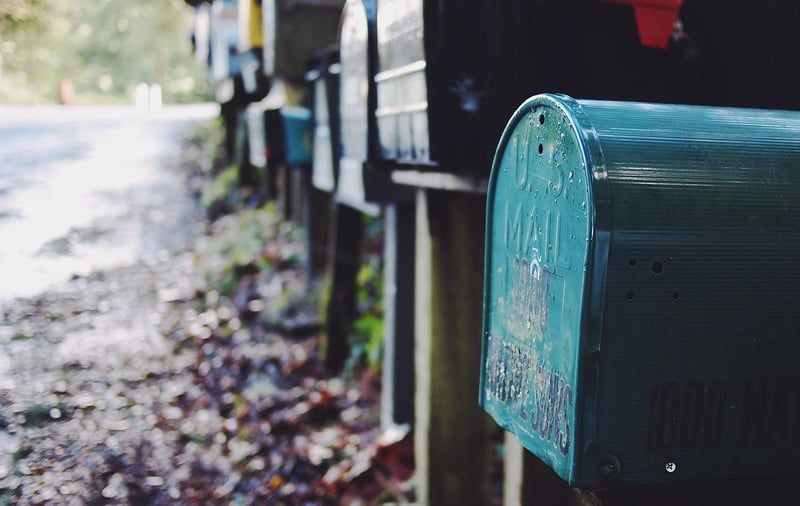 Boîte aux lettres saturée de publicités ? Découvrez 3 astuces efficaces pour réduire vos prospectus !
