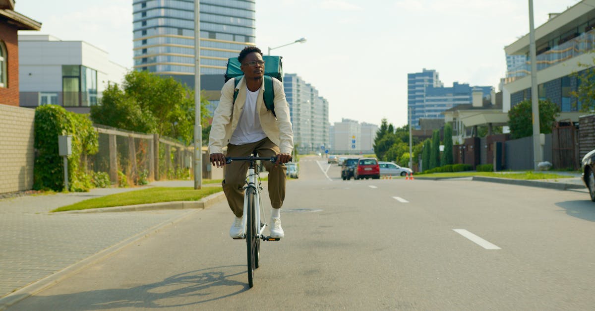 découvrez les solutions de mobilité verte qui révolutionnent nos déplacements. explorez des alternatives durables, comme le vélo, le covoiturage et les transports en commun écologiques, pour un avenir plus respectueux de l'environnement.
