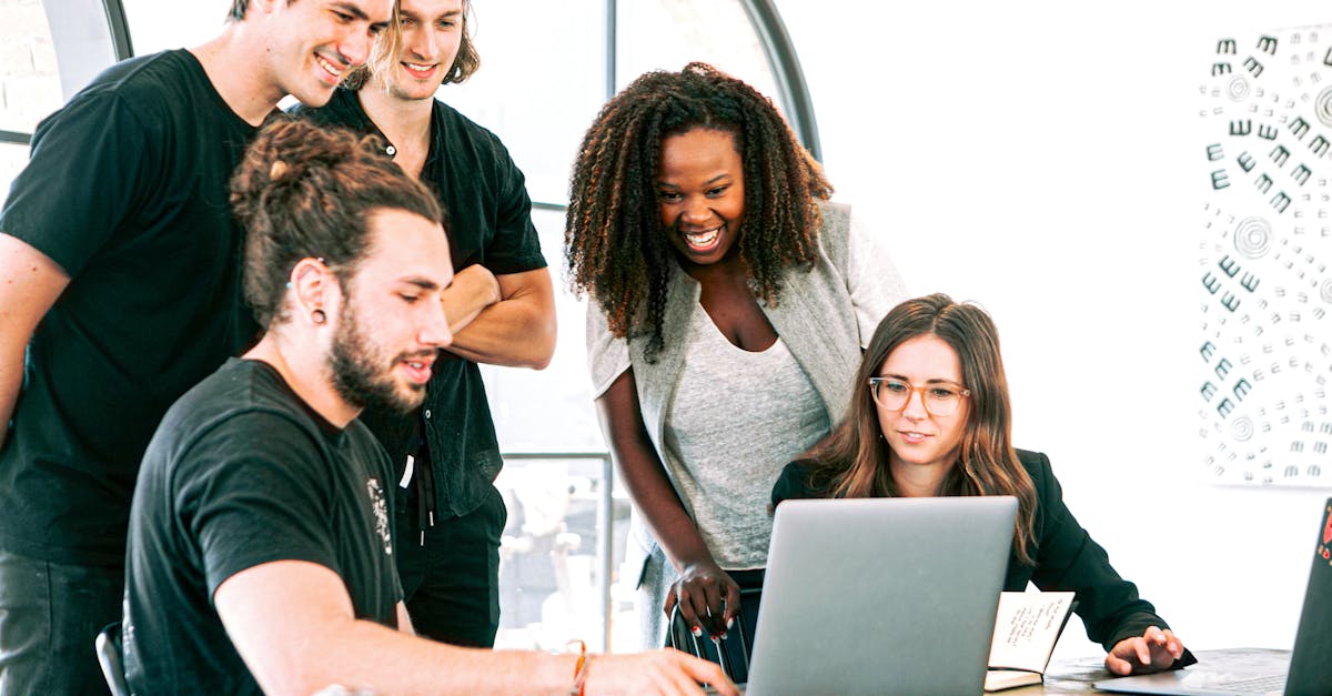 découvrez l'importance de la collaboration dans un environnement professionnel dynamique. apprenez comment optimiser le travail d'équipe, renforcer les relations interpersonnelles et favoriser l'innovation grâce à une synergie efficace entre collègues. explorez des stratégies et des outils pour améliorer la collaboration au sein de votre organisation.