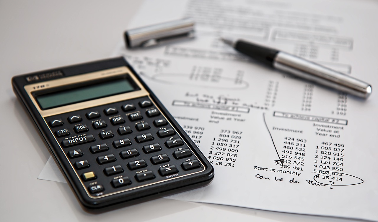 découvrez tout ce qu'il faut savoir sur la taxe carbone : son fonctionnement, ses objectifs pour lutter contre le changement climatique et son impact sur l'économie et les citoyens.