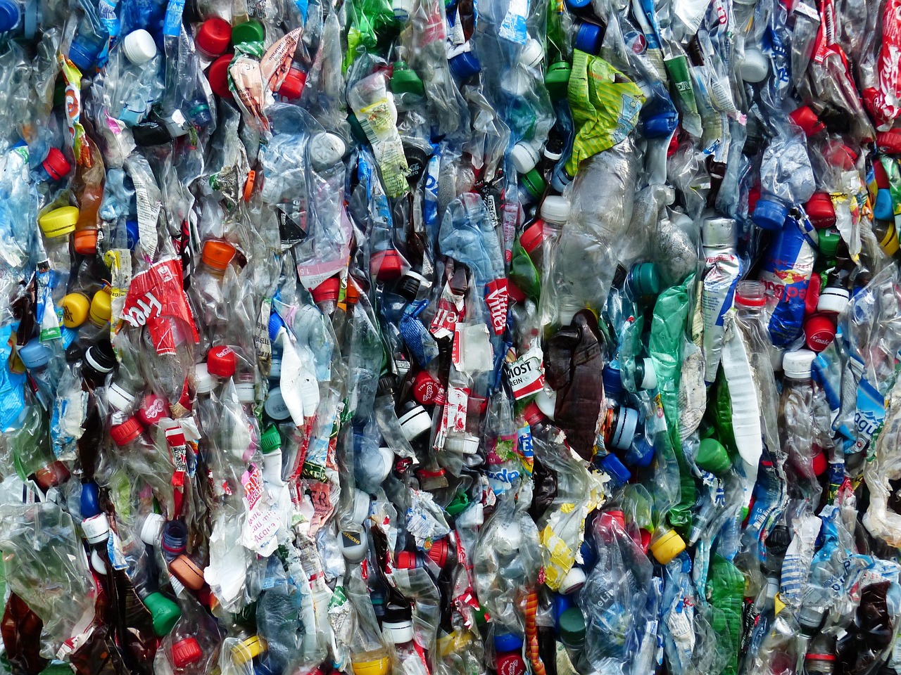 découvrez comment recycler le plastique à la maison efficacement pour réduire vos déchets et protéger l'environnement. astuces simples et conseils pratiques pour un tri réussi.