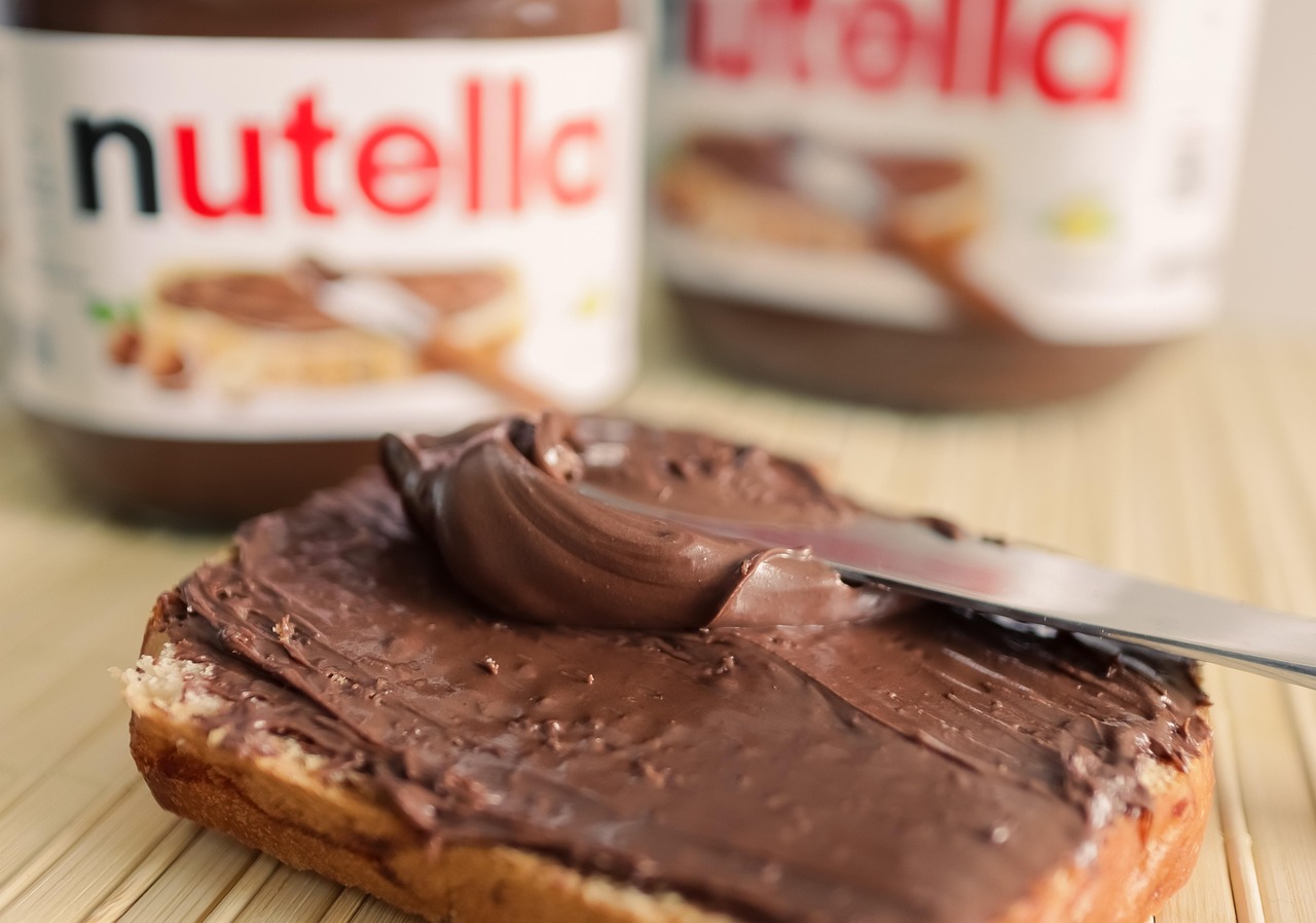 d&eacute;couvrez tout sur nutella, la c&eacute;l&egrave;bre p&acirc;te &agrave; tartiner aux noisettes, son histoire, ses recettes gourmandes et ses bienfaits.