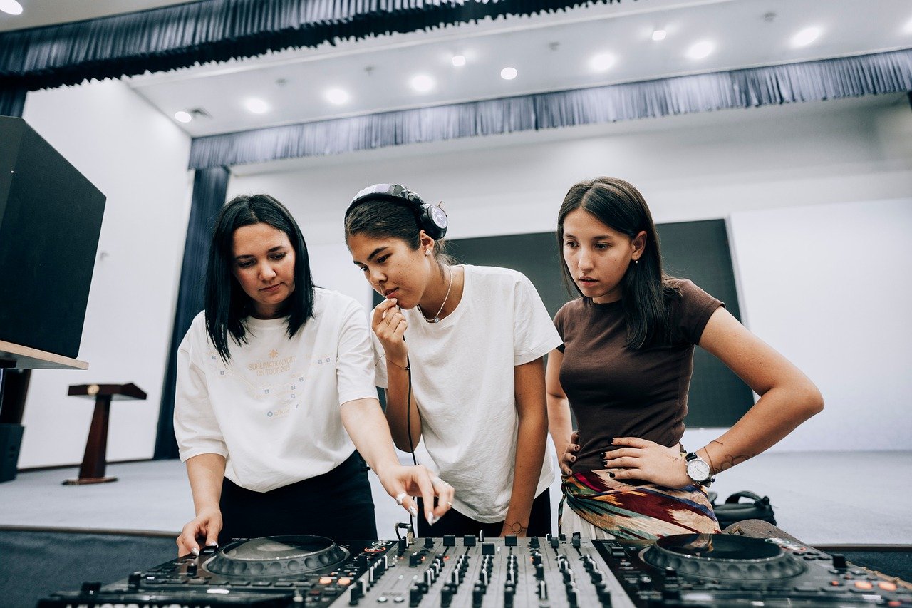 d&eacute;couvrez les csr masterclasses : des formations sp&eacute;cialis&eacute;es pour ma&icirc;triser la responsabilit&eacute; soci&eacute;tale des entreprises et impulser un impact positif durable.