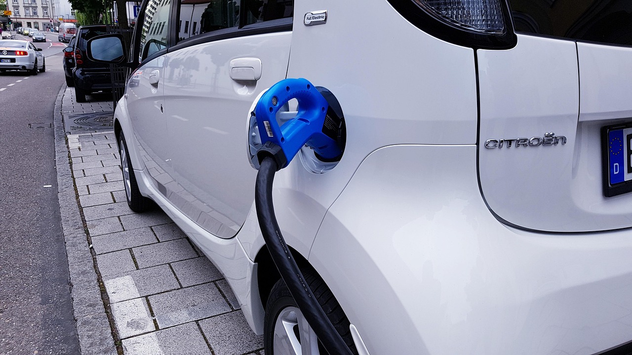 d&eacute;couvrez tout sur la voiture &eacute;lectrique : avantages, fonctionnement, mod&egrave;les populaires et impact environnemental pour une mobilit&eacute; durable.