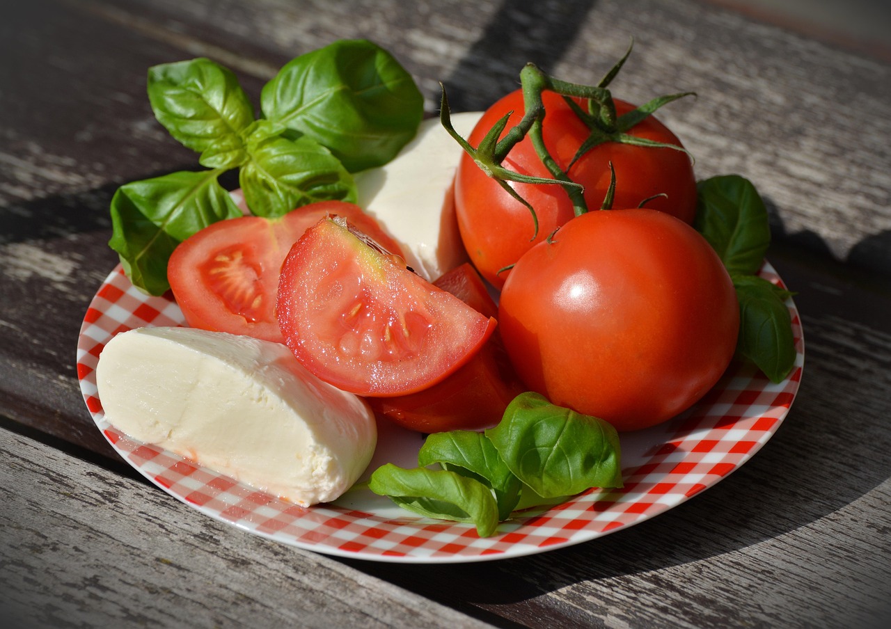 support pour tomates robuste et pratique, id&eacute;al pour maintenir vos plants de tomates droits et favoriser une meilleure croissance.